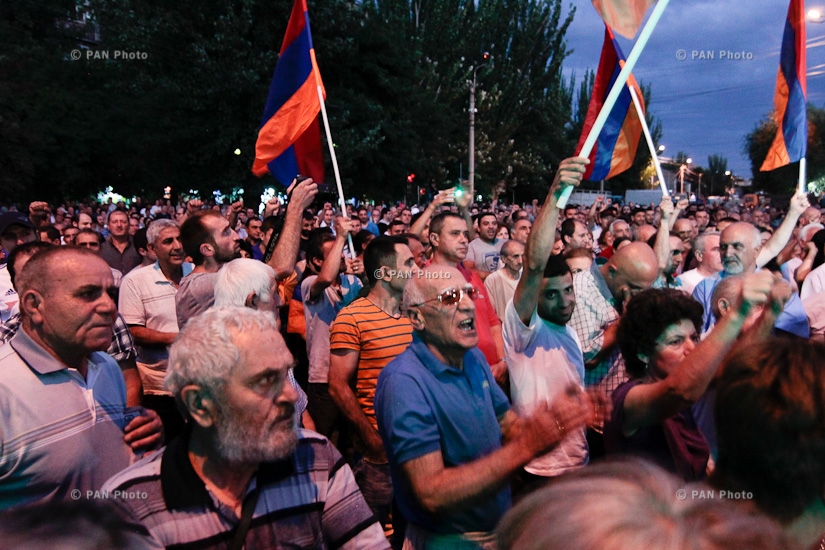 Protest action near Erebuni police HQ in Yerevan in support of armed group holding the department: Day 8