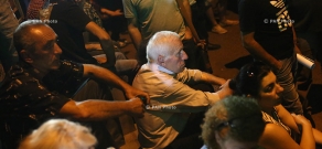 Акция в поддержку вооруженной группы, захватившей здание полка ППС полиции РА в Эребуни: День 9