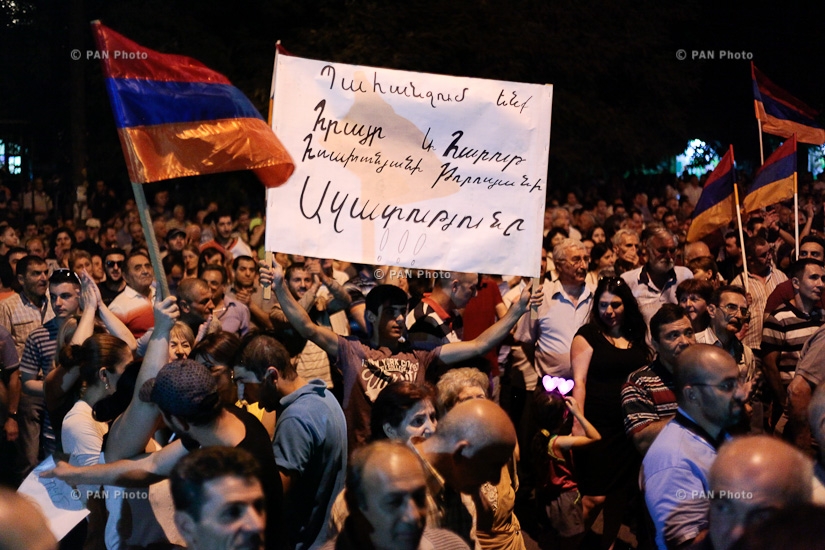 Protest march towards Republic Square from Erebuni police HQ in Yerevan in support of armed group holding the department: Day 9