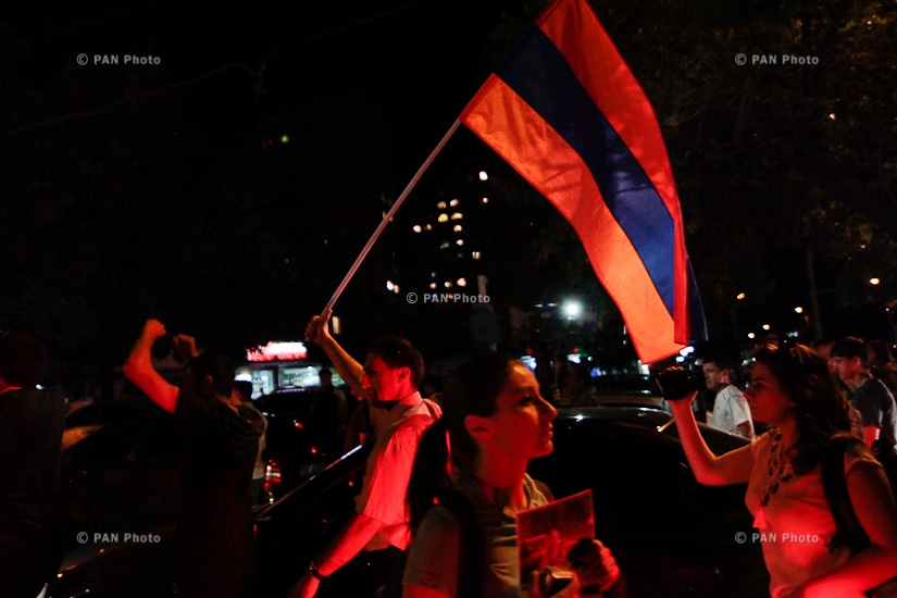 Protest march towards Republic Square from Erebuni police HQ in Yerevan in support of armed group holding the department: Day 9