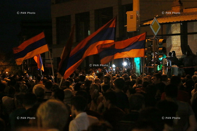 Protest action near Erebuni police HQ in Yerevan in support of armed group holding the department: Day 10