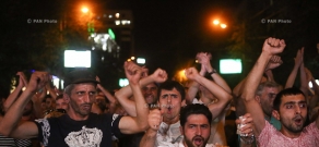 Марш протеста в поддержку вооруженной группы, захватившей здание полка ППС полиции РА в Эребуни: День 11