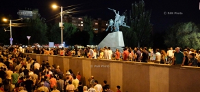 Марш протеста в поддержку вооруженной группы, захватившей здание полка ППС полиции РА в Эребуни: День 13