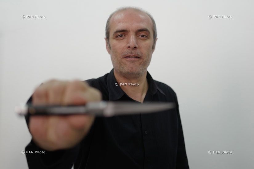 Известный армянский журналист, председатель клуба журналистов гюмрийского «Аспарез» Левон Барсегян задержан за незаконное хранение холодного оружия после участия в акции протеста. Он был отпущен 29-го июля.