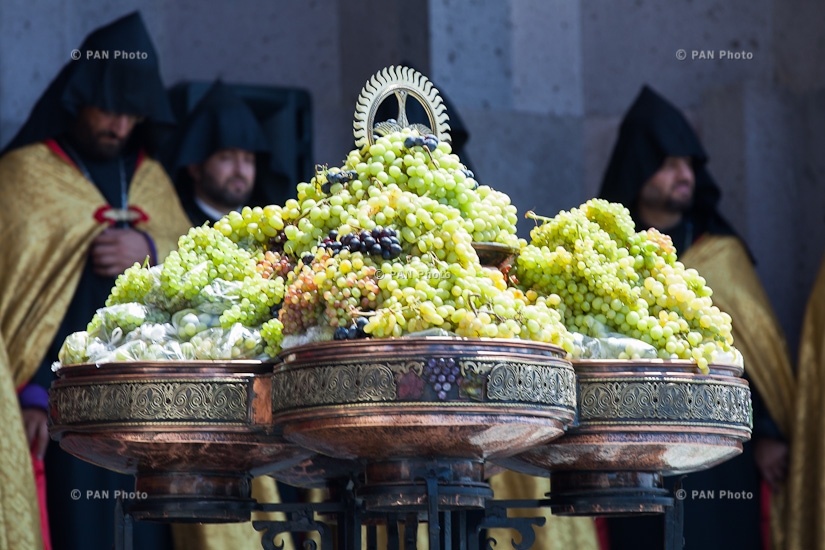 Церемония освящения винограда  в Первопрестольном Св. Эчмиадзине 