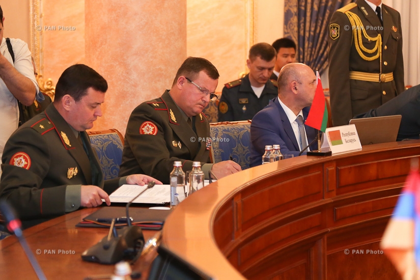 A session of the CSTO Council of Defense Ministers 