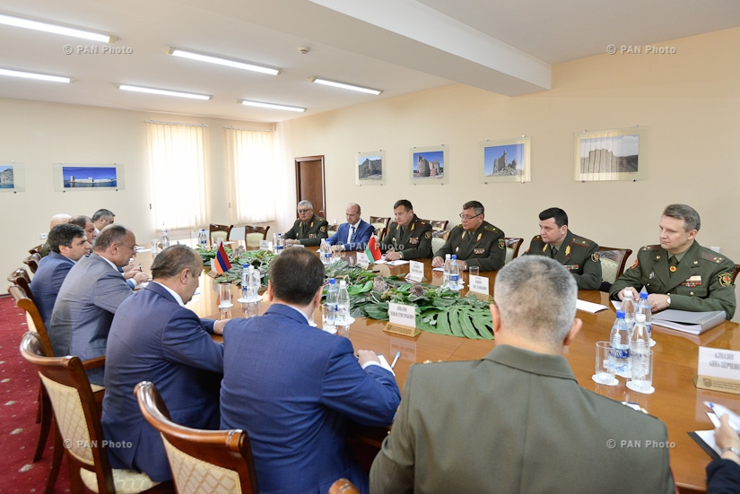 Extended meeting between Belarusian delegation and leadership of Defense Ministry of Armenia 