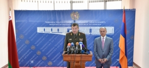 Пресс-конференция министра обороны Армении Сейрана Оганяна и министра обороны Белоруссии Андрея Равкова