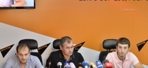 Пресс-конференция главного тренера армянской сборной по гимнастике Акопа Серобяна и гимнастов Арутюна Мердиняна и Артура Давтяна