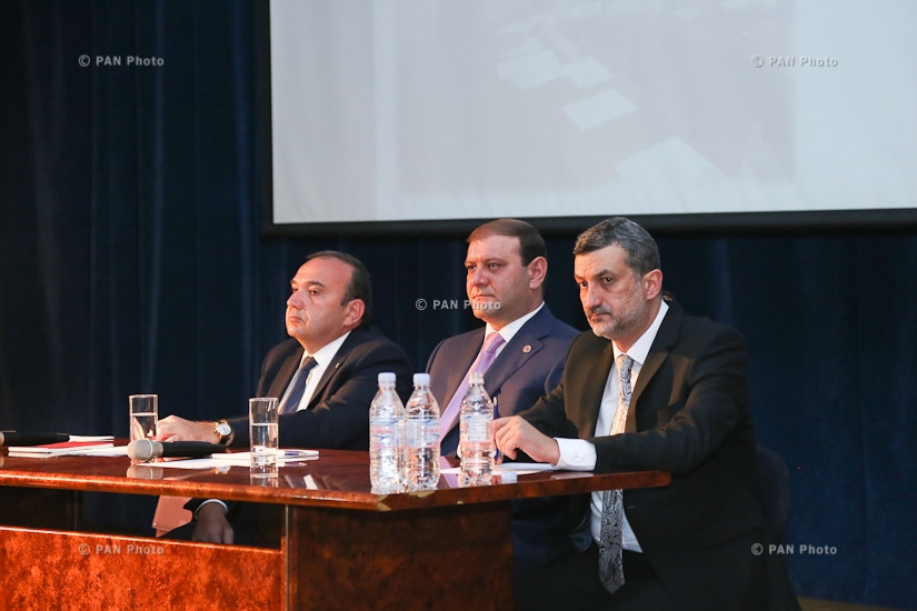  Министр образования и науки Армении Левон Мкртчян провел совещания с директорами школ