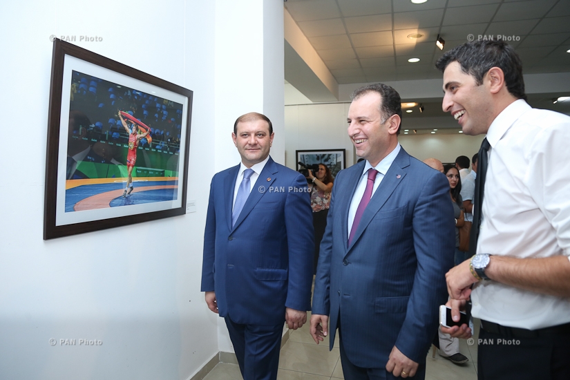 В союзе художников Армении открылась фотовыставка работ Давида Акопяна