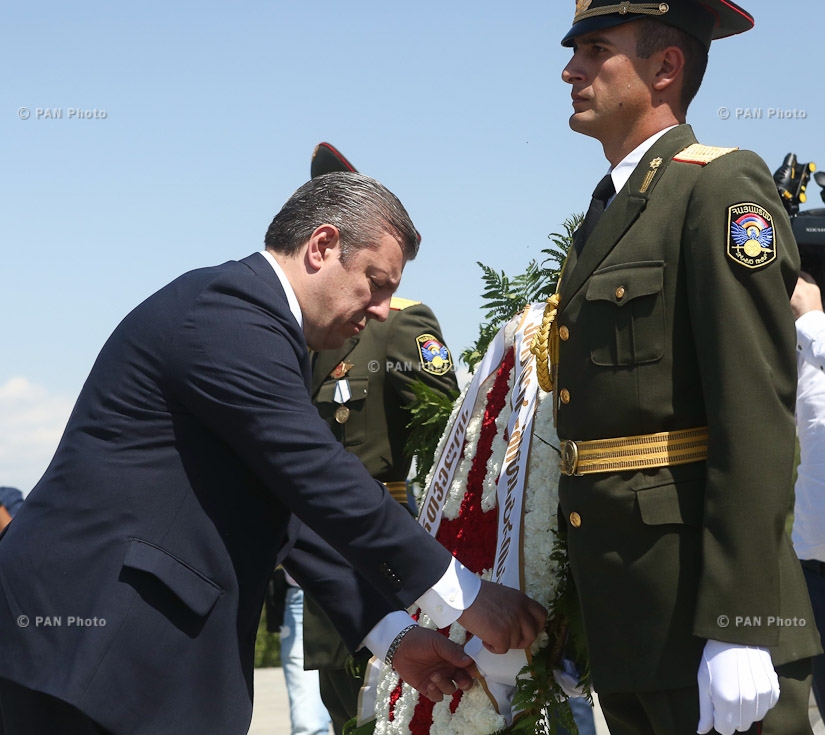 Georgia's Prime Minister Giorgi Kvirikashvili visits Tsitsernakaberd Memorial and Armenian Genocide Museum-Institute