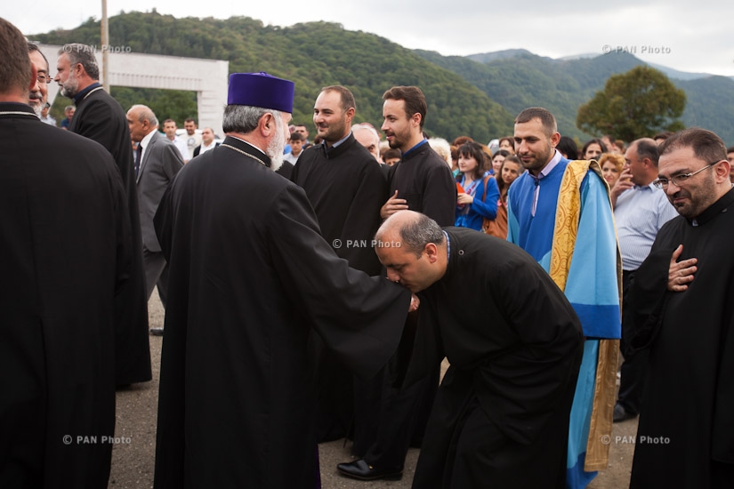 Արցախի նախագահ Բակո Սահակյանն ընդունել է Հայ Առաքելական Եկեղեցու գերագույն հոգեւոր խորհրդի անդամներին