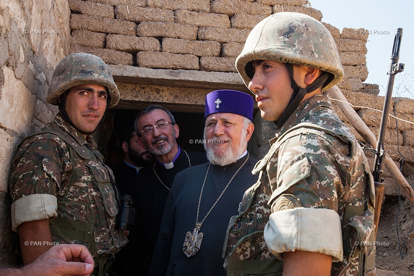 Католикос всех армян Гарегин II побывал на передовой