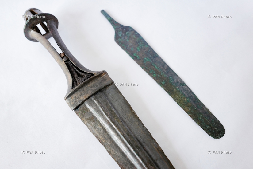  Late Bronze Age dagger (14th-13th centuries BC)