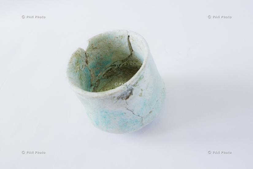  Middle Bronze Age porcelain goblet (19th-18th centuries BC)