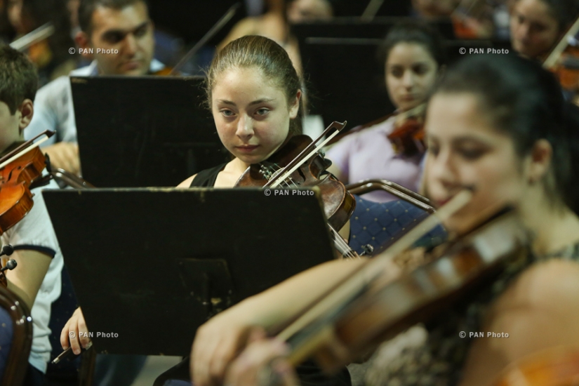 Репетиция оркестра и хора «Поколение независимости»