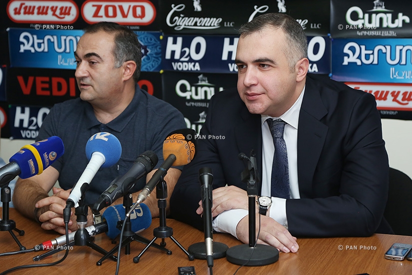 Пресс-конференция депутатов Национального собрания Армении Левона Мартиросяна и Тевана Погосяна