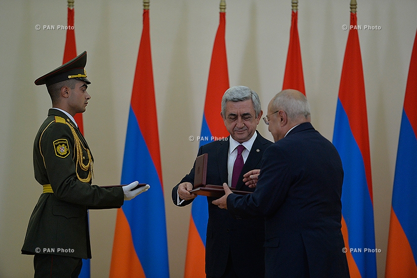 Awarding ceremony on 25th anniversary of independence at Presidential Palace