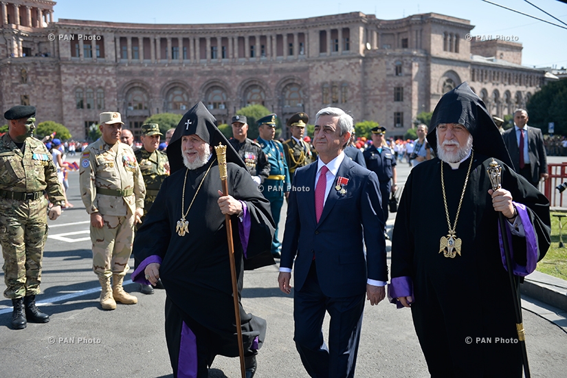 Праздничный парад, организованный в честь 25-летия независимости Армении