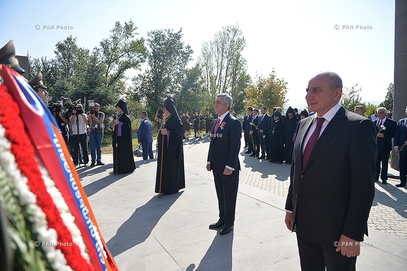 Высокопоставленные лица РА и НКР во главе с президентом Сержем Саргсяном посетили мемориал «Ераблур»