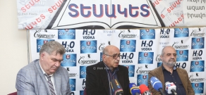Press conference of sculptor Tigran Arzumanyan, Yerevan Writers' Union head Abgar Apinyan and 