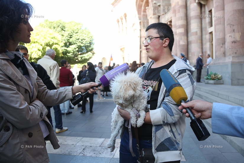 Protest action dedicated to the problem of stray animals in front of RA Government building