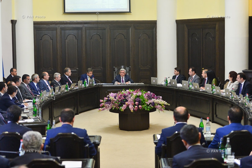 Встреча президента Армении Сержа Саргсяна с членами нового Правительства