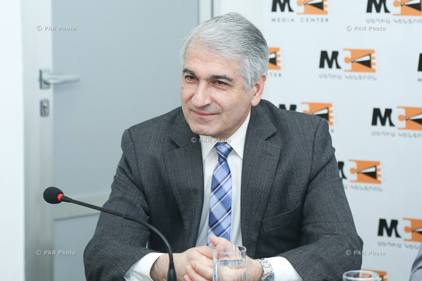 Discussion with the participation of Mikael Melkumyan, Atom Margaryan, Vahan Khachatryan and Gagik Makaryan