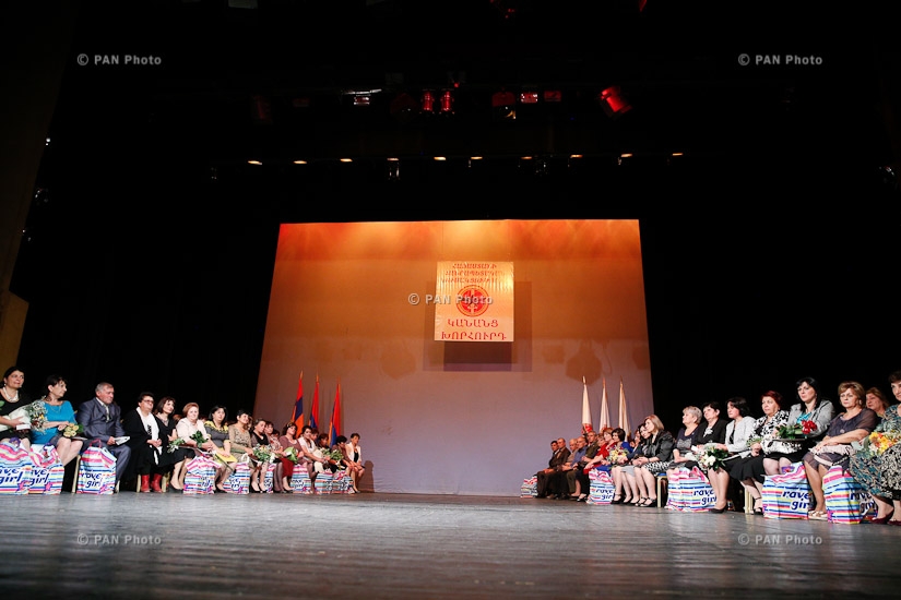 Учителя погибших в апрельской войне военнослужащих были награждены на  посвященной Дню учителя церемонии, организованной Советом женщин РПА