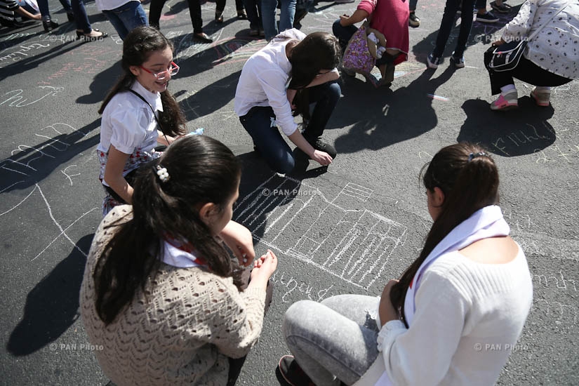 Конкурс рисования мелом под названием «Ереван – город солнца» в рамках празднования «Эребуни-Ереван 2798»