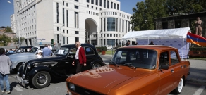 Показ ретро-автомобилей в рамках празднования «Эребуни-Ереван 2798»