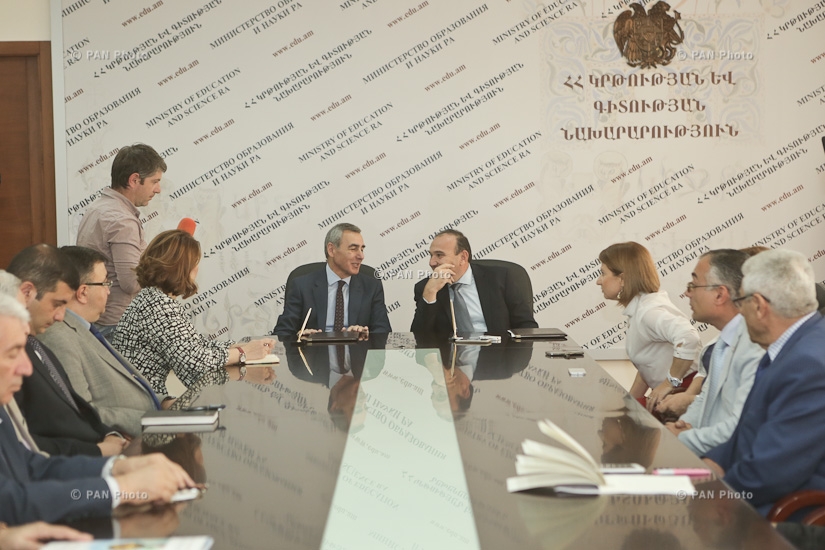 Министр образования и науки РА Левон Мкртчян и председатель Союза работодателей в сфере ИКТ Армен Балдрян подписали меморандум о взаимопонимании