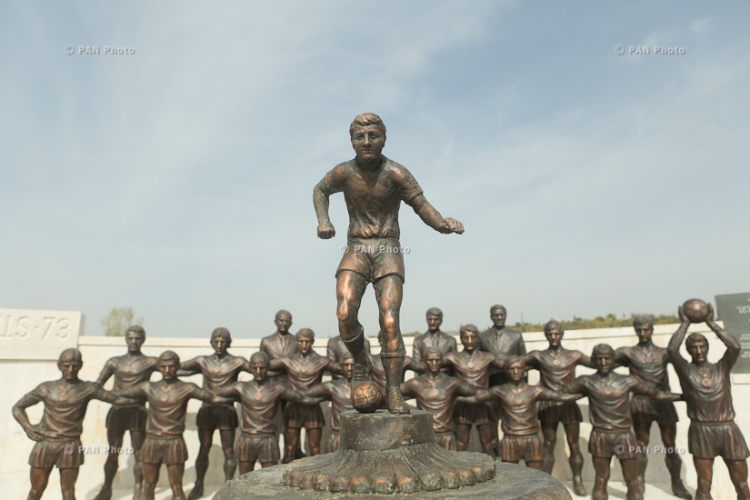 В Ереване открылась скульптурная группа, посвященная футбольной команде «Арарат-73»