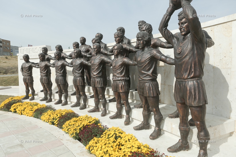 Statues of legendary “Ararat-73” players unveiled in Yerevan 