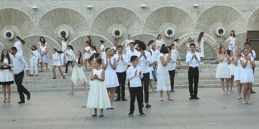 Waltz in the framework of 'Unlimited Movement' project's flashmob with the participation of people with disabilities 