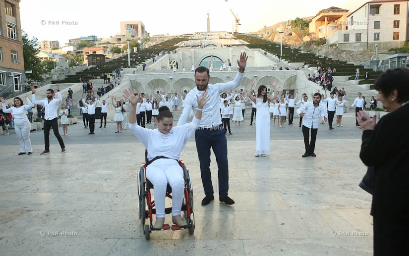 Waltz in the framework of 'Unlimited Movement' project's flashmob with the participation of people with disabilities 