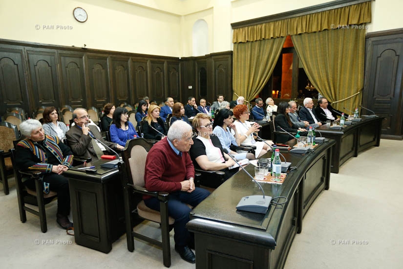 Prime Minister Karen Karapetyan received participants of the 8th Pan-Armenian Forum of Journalists