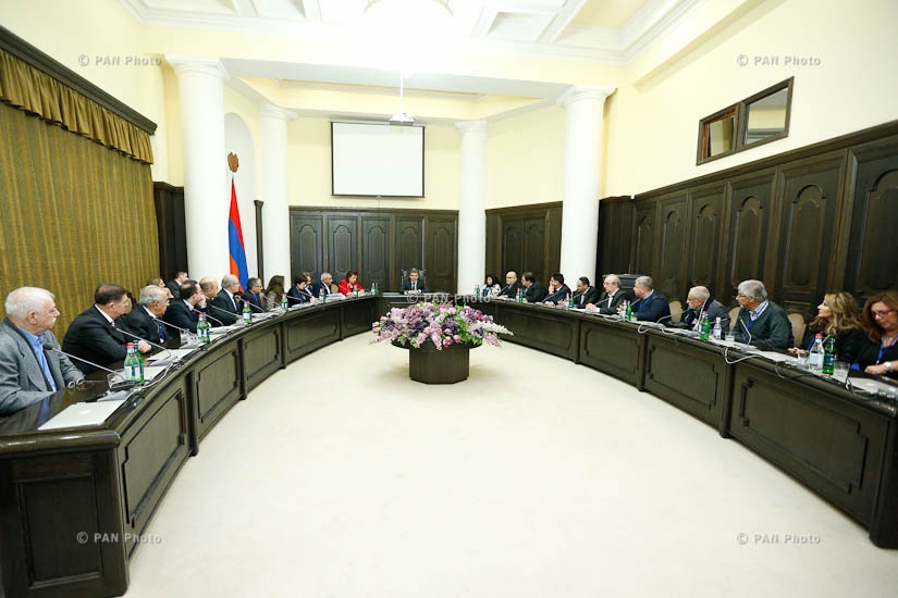 Prime Minister Karen Karapetyan received participants of the 8th Pan-Armenian Forum of Journalists
