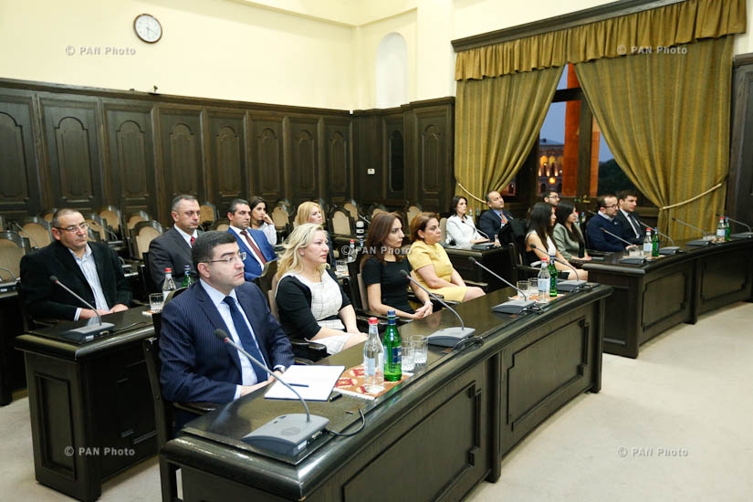 Armenian PM Karen Karapetyan receives specialists of Glendale Adventist Medical Center