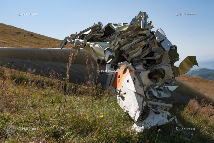 Фрагменты разбившегося 1 августа 1990 года гражданского самолета Як-40, совершающего рейс  Ереван-Степанакерт