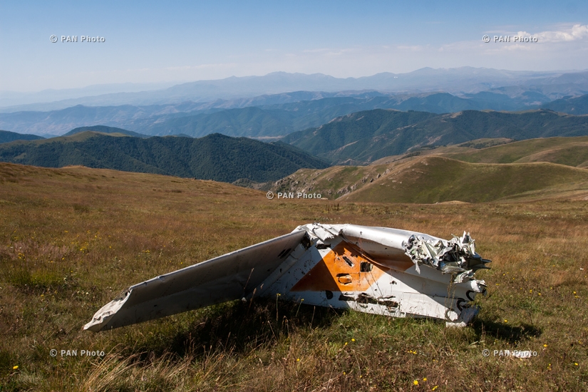 Фрагменты разбившегося 1 августа 1990 года гражданского самолета Як-40, совершающего рейс  Ереван-Степанакерт