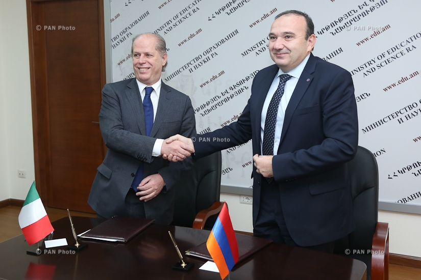 Министр образования и науки Армении Левон Мкртчян и посол Италии в Армении Джованни Ричулли подписали меморандум о взаимопонимании
