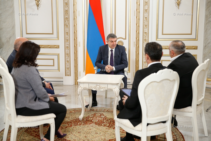 Интервью премьер министра. Телестудия Армении.