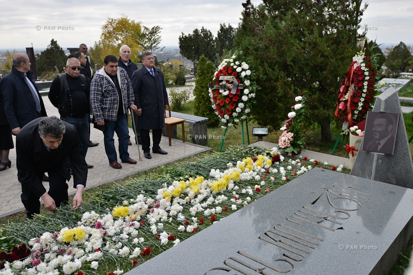 ՀԱԿ և ՀԺԿ ներկայացուցիչներիը այցելել են Կոմիտասի պանթեոն և Եռաբլուր՝ հարգանքի տուրք մատուցելու 1999-ի հոկտեմբերի 27-ի ոճրագործության զոհերի հիշատակին