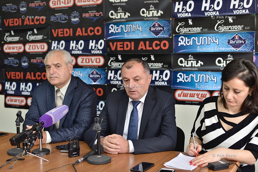 Пресс-конференция депутата от РПА Мкртича Минасяна и политического деятеля Азата Аршакяна 